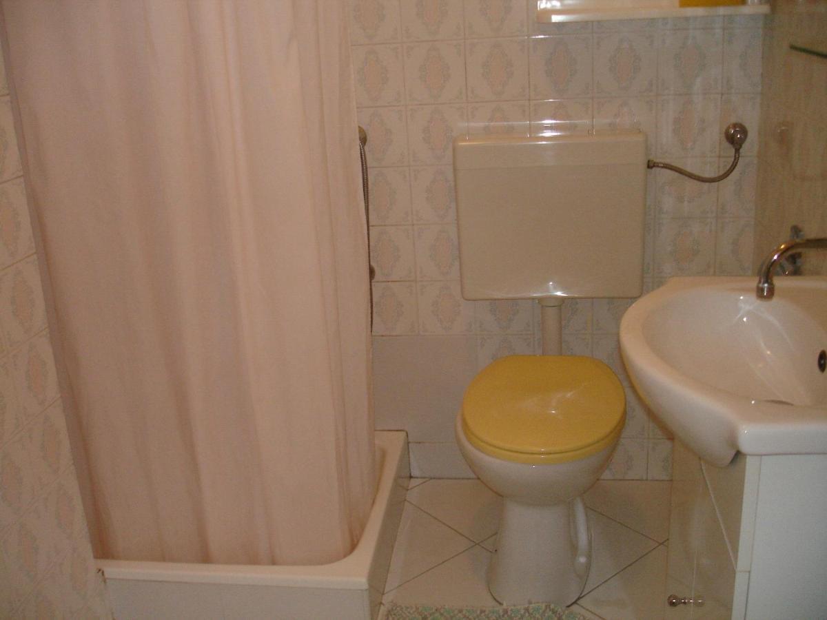 Apartments Lucija Stari Grad  Phòng bức ảnh