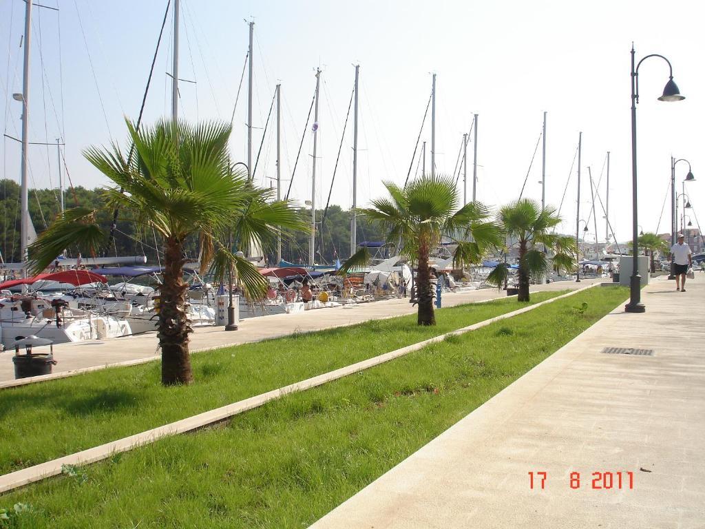 Apartments Lucija Stari Grad  Ngoại thất bức ảnh